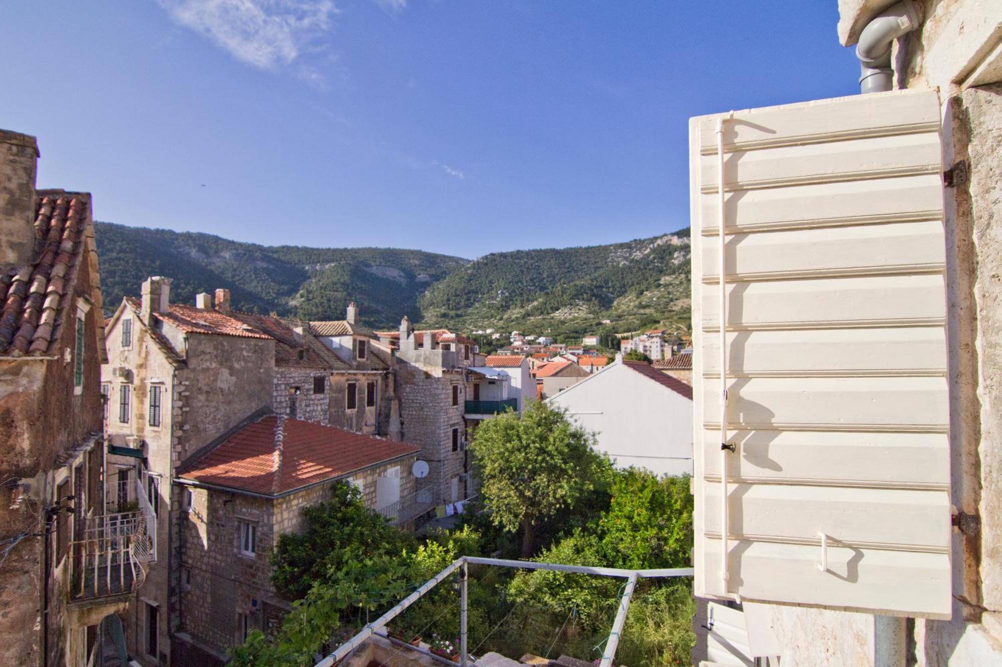Apartments Donika Komiza Exterior photo