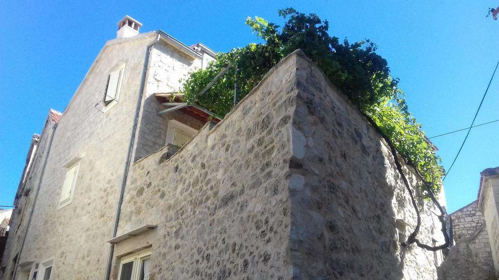 Apartments Donika Komiza Exterior photo